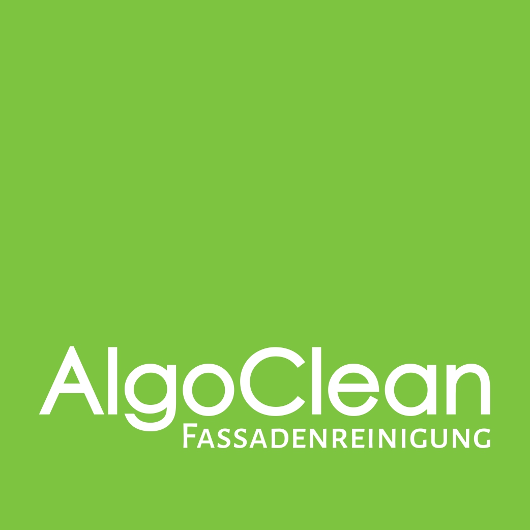 Grüner Hintergrund mit weißem AlgoClean Fassadenreinigung Schriftzug und klarem Design
